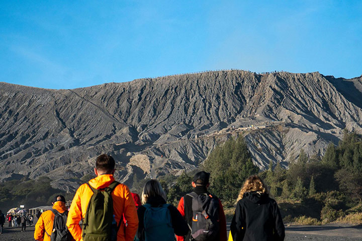 From Surabaya : 2D1N Bromo & Tumpak Sewu Waterfall Guide Tour With Accomodation