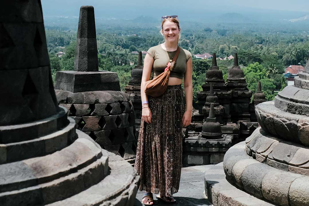 Yogyakarta: Borobudur Temple Yard Guided Shared Tour