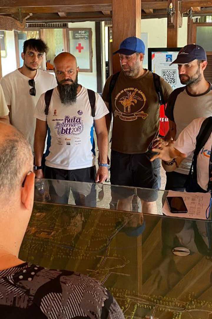 Tour Gallery 7