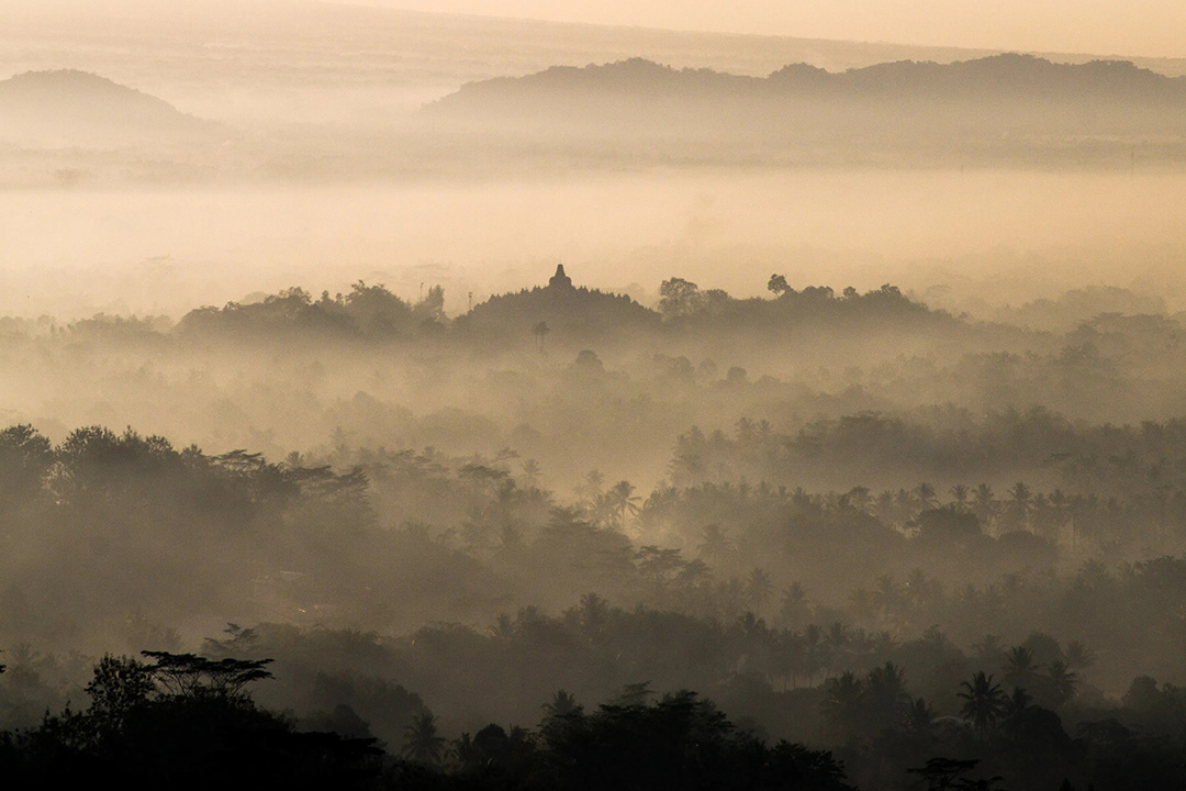 Yogyakarta: Setumbu Sunrise. Merapi Volcano and Temples Tour
